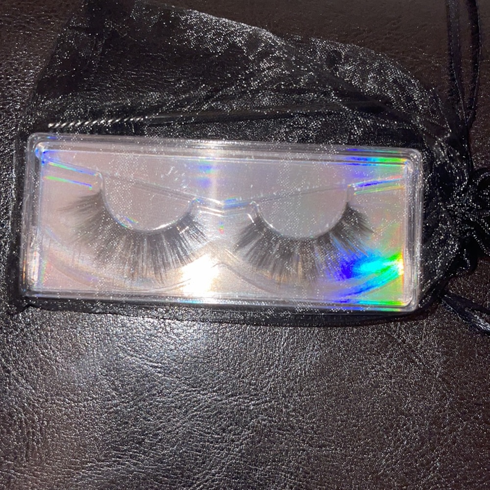 False Mink Lashes - Picture 6 of 6